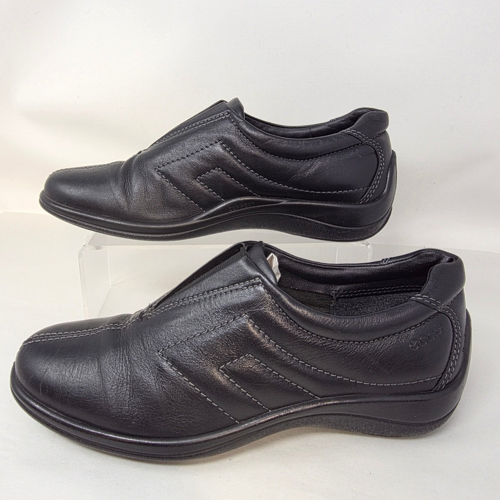 ECCO Light Shoes Womens EU38 US7-7.5 Slip On Leather Walking Black Comfort Exc